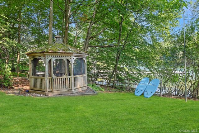 8 N Lake Road, Armonk, NY 10504
