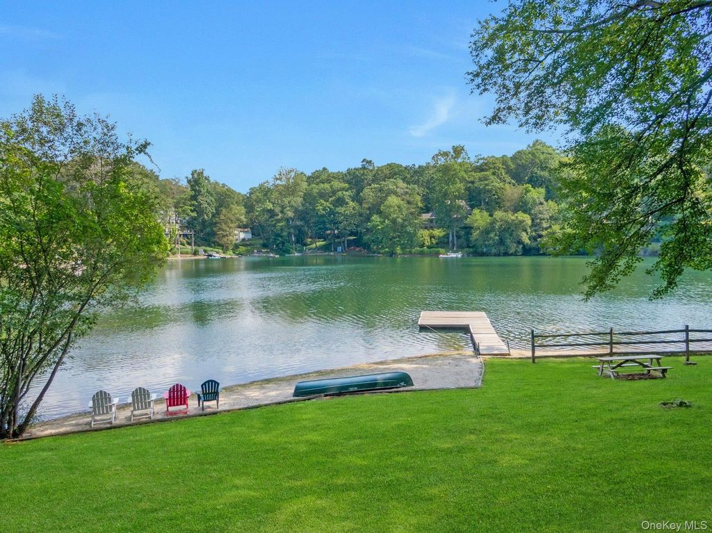 8 N Lake Road, Armonk, NY 10504