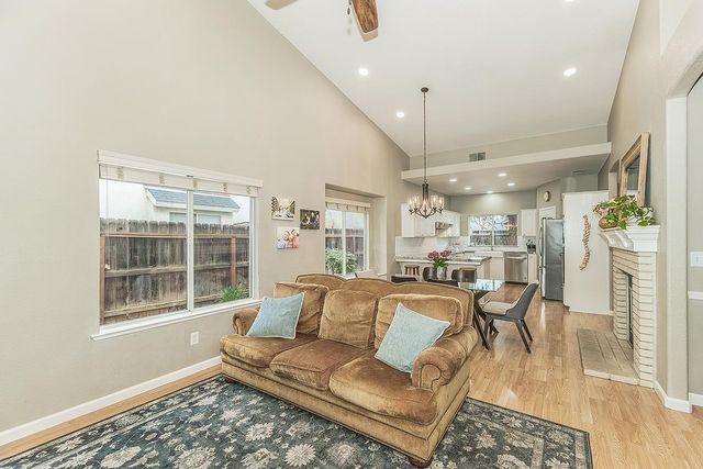 2646 E Lester Avenue, Fresno, CA 93720