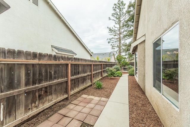 2646 E Lester Avenue, Fresno, CA 93720