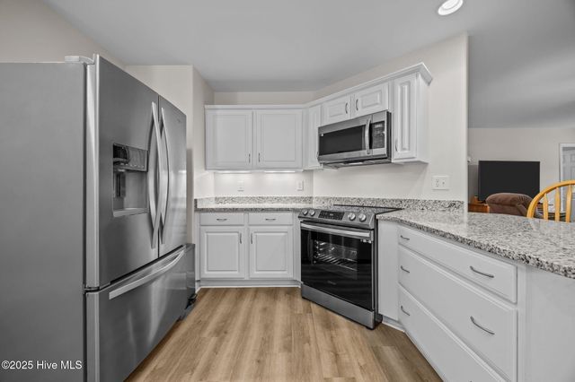 303 Jasmine S, Swansboro, NC 28584