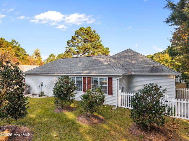 303 Jasmine S, Swansboro, NC 28584