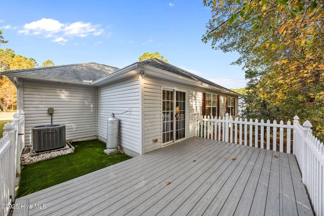 303 Jasmine S, Swansboro, NC 28584