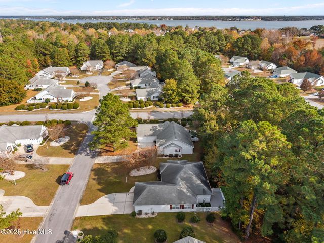 303 Jasmine S, Swansboro, NC 28584