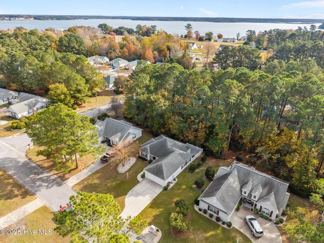 303 Jasmine S, Swansboro, NC 28584
