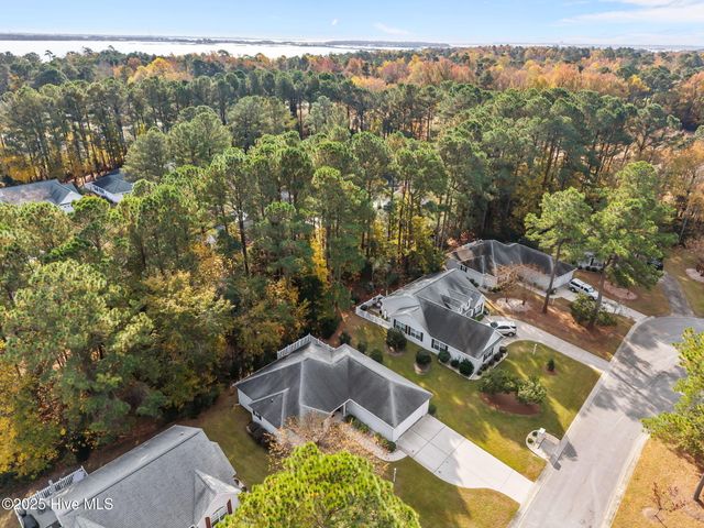 303 Jasmine S, Swansboro, NC 28584