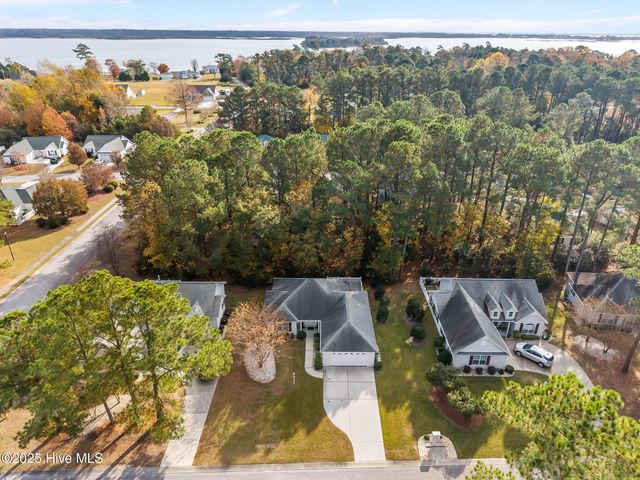 303 Jasmine S, Swansboro, NC 28584