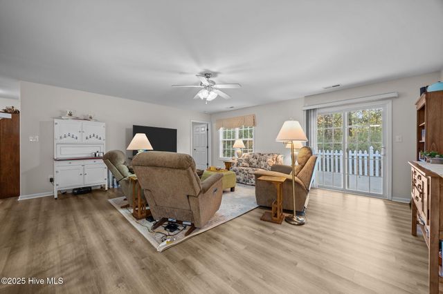 303 Jasmine S, Swansboro, NC 28584