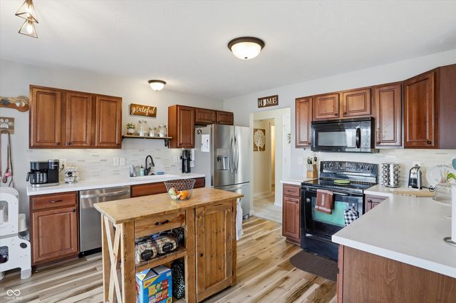 990 Youngs Creek Drive, Franklin, IN 46131