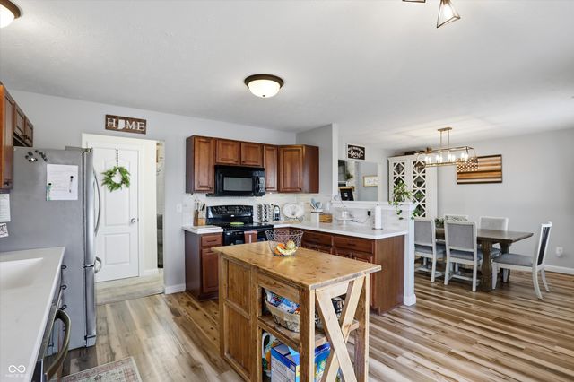 990 Youngs Creek Drive, Franklin, IN 46131