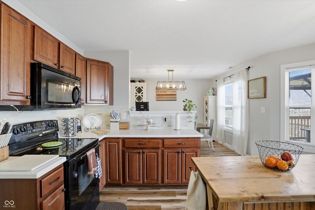 990 Youngs Creek Drive, Franklin, IN 46131