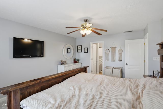 990 Youngs Creek Drive, Franklin, IN 46131