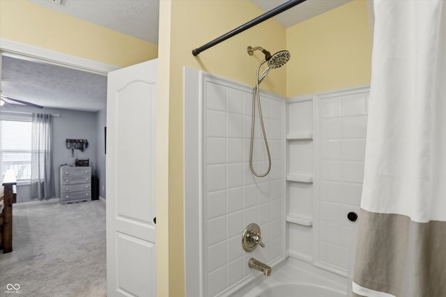 990 Youngs Creek Drive, Franklin, IN 46131