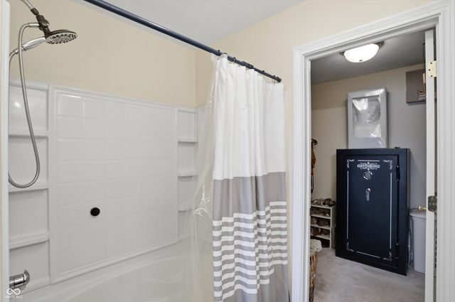 990 Youngs Creek Drive, Franklin, IN 46131