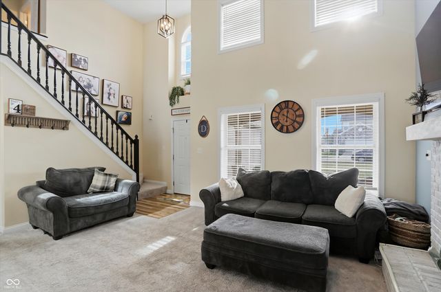 990 Youngs Creek Drive, Franklin, IN 46131