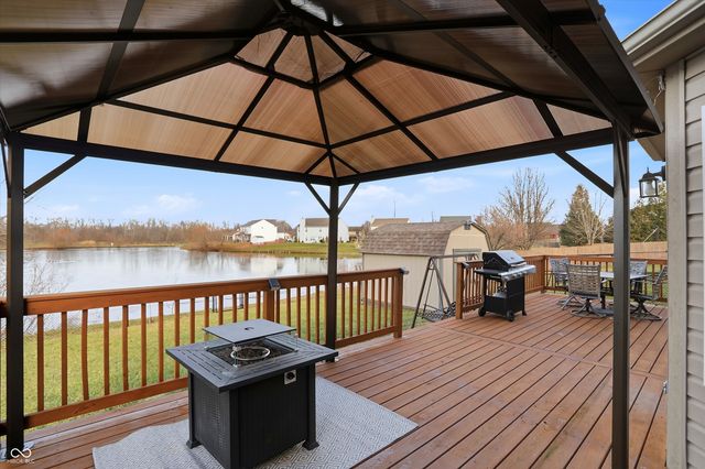 990 Youngs Creek Drive, Franklin, IN 46131