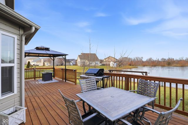 990 Youngs Creek Drive, Franklin, IN 46131