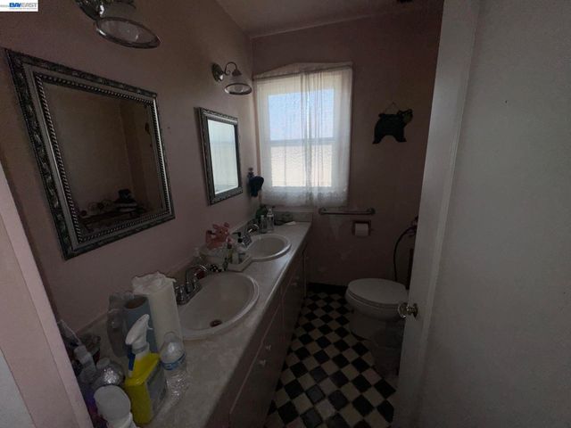 20940 Montgomery Ave, Hayward, CA 94541