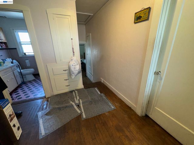 20940 Montgomery Ave, Hayward, CA 94541