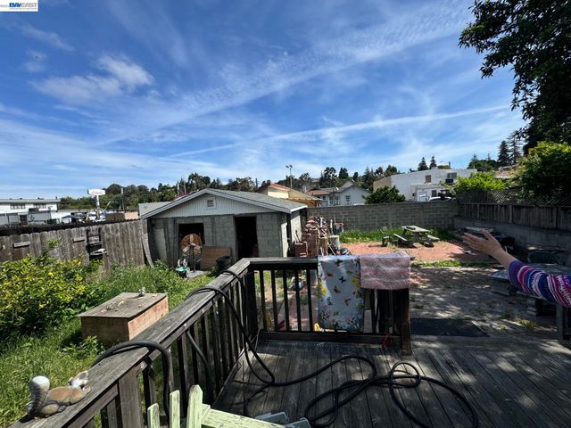 20940 Montgomery Ave, Hayward, CA 94541