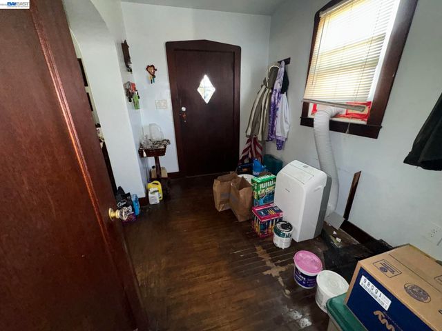 20940 Montgomery Ave, Hayward, CA 94541