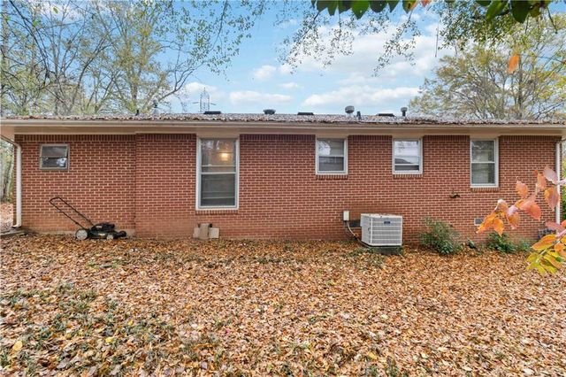 913 Longleaf Drive, Forest Park, GA 30297