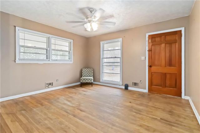 913 Longleaf Drive, Forest Park, GA 30297