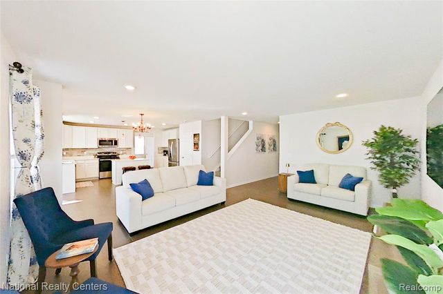 333 Saddleback Court, White Lake, MI 48386