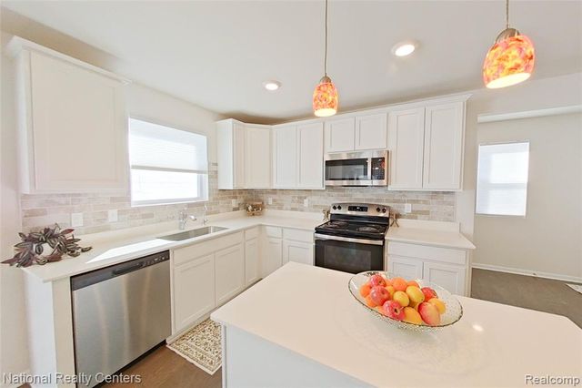 333 Saddleback Court, White Lake, MI 48386