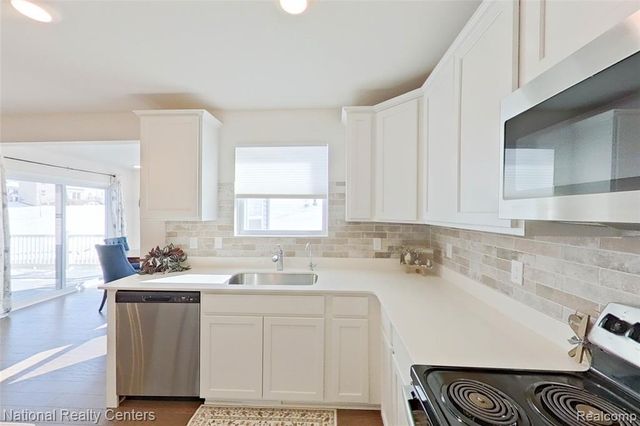 333 Saddleback Court, White Lake, MI 48386