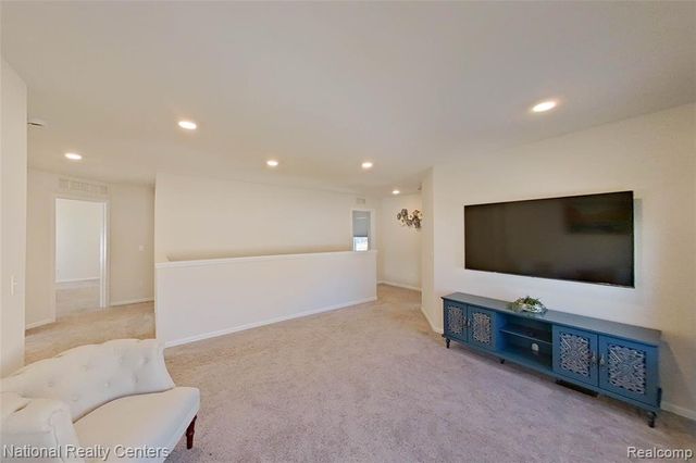 333 Saddleback Court, White Lake, MI 48386