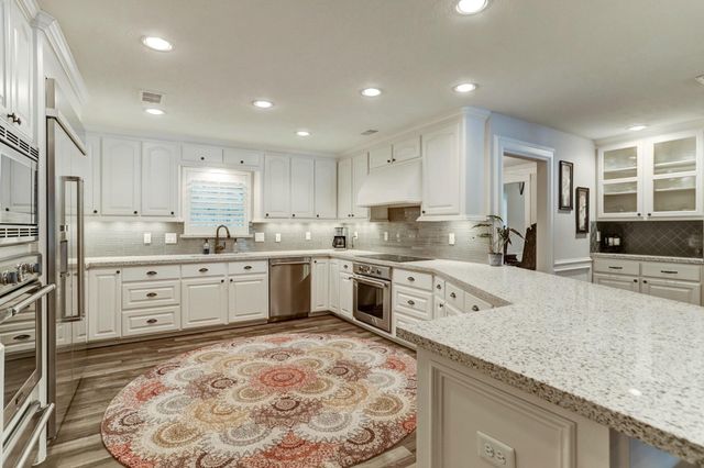 14 Shorelake Drive, Kingwood, TX 77339
