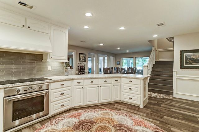 14 Shorelake Drive, Kingwood, TX 77339