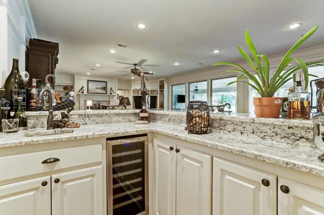 14 Shorelake Drive, Kingwood, TX 77339