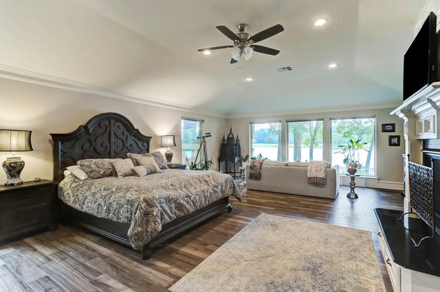 14 Shorelake Drive, Kingwood, TX 77339