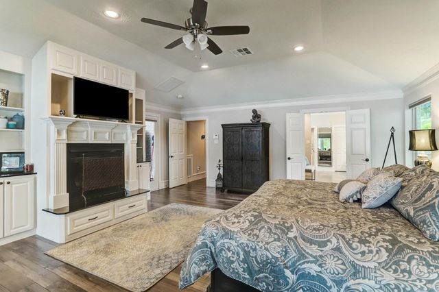 14 Shorelake Drive, Kingwood, TX 77339