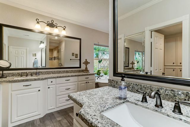14 Shorelake Drive, Kingwood, TX 77339