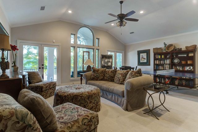 14 Shorelake Drive, Kingwood, TX 77339