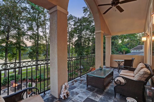 14 Shorelake Drive, Kingwood, TX 77339