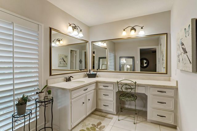 14 Shorelake Drive, Kingwood, TX 77339