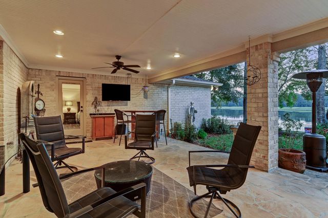 14 Shorelake Drive, Kingwood, TX 77339