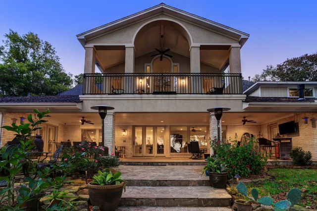 14 Shorelake Drive, Kingwood, TX 77339