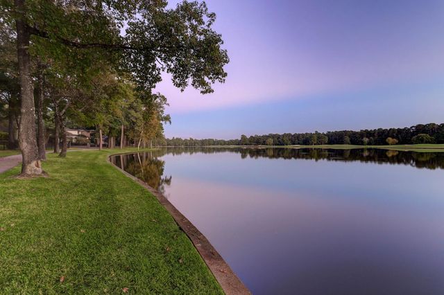 14 Shorelake Drive, Kingwood, TX 77339