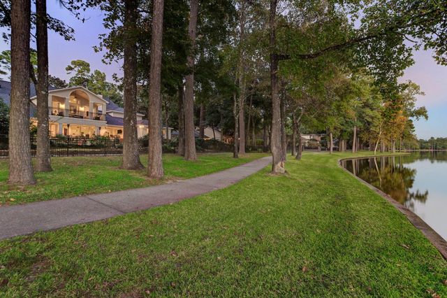 14 Shorelake Drive, Kingwood, TX 77339