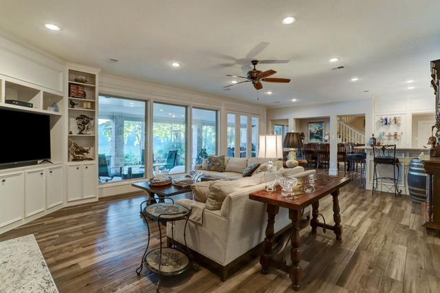 14 Shorelake Drive, Kingwood, TX 77339