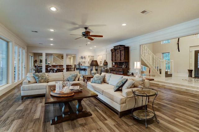 14 Shorelake Drive, Kingwood, TX 77339