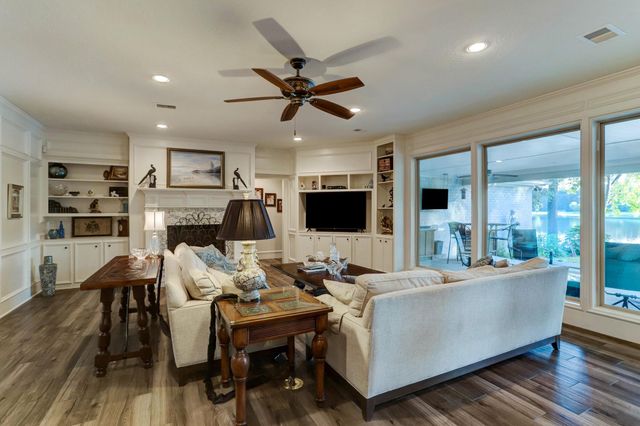 14 Shorelake Drive, Kingwood, TX 77339