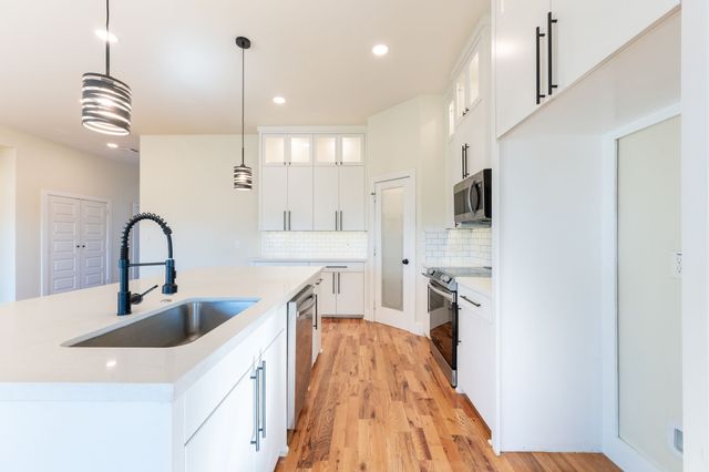 315 Delatorre Street, Trenton, TX 75490