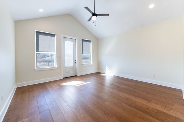 315 Delatorre Street, Trenton, TX 75490