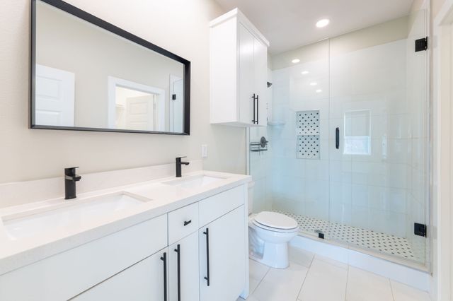 315 Delatorre Street, Trenton, TX 75490